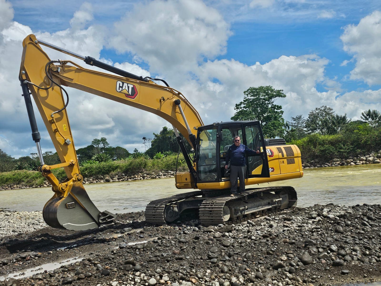 Excavadora recién entregada a Tajo Rocadura del Caribe